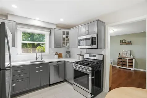 2512 Highland Drive Lindenhurst IL 60046