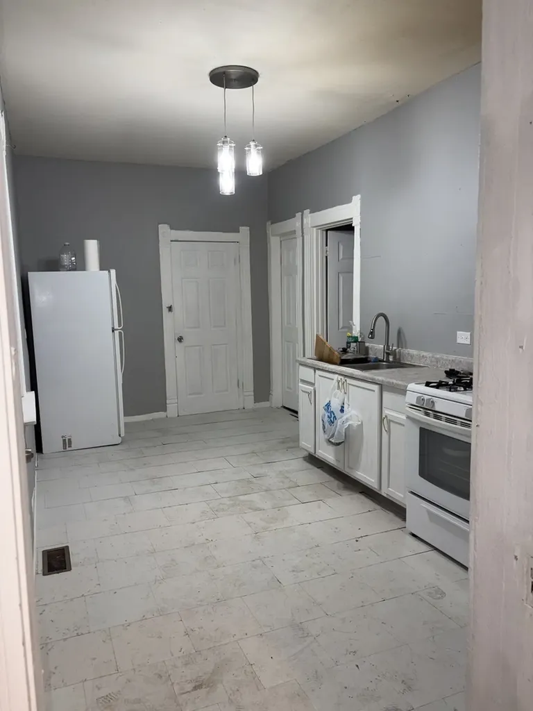 7226 South Peoria Street Chicago IL 60621
