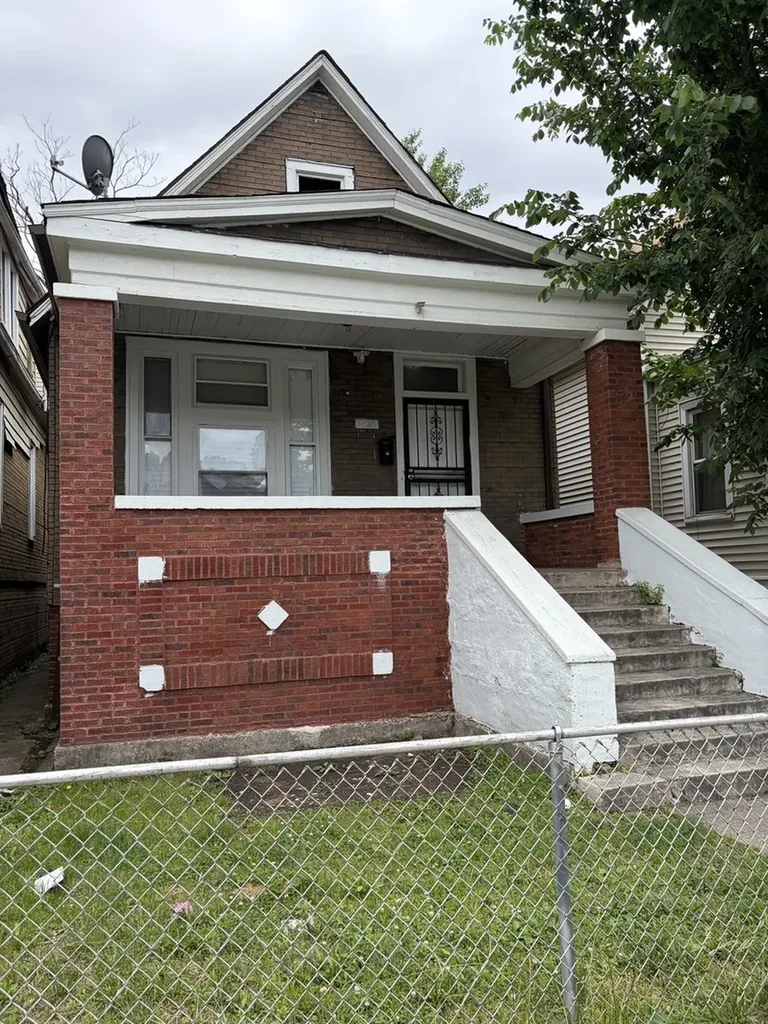 7226 South Peoria Street Chicago IL 60621