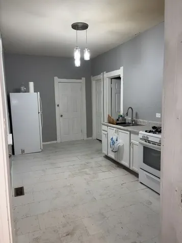 7226 South Peoria Street Chicago IL 60621