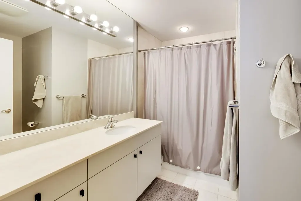 160 East Illinois Street Chicago IL 60611