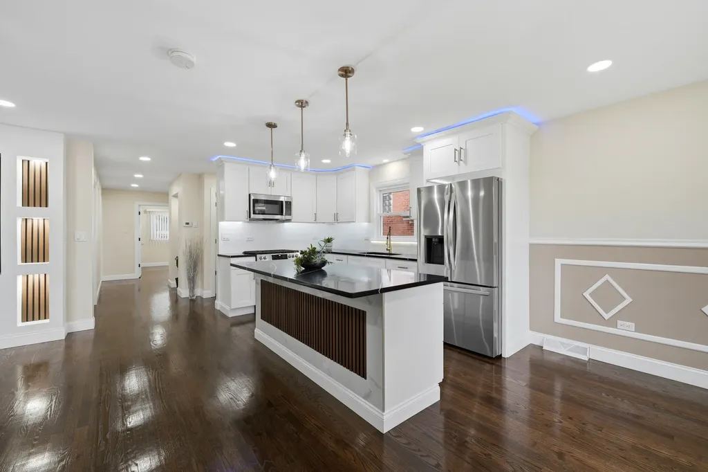 1056 West 107th Place Chicago IL 60643