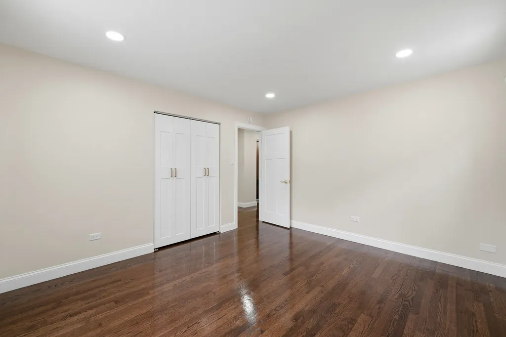 1056 West 107th Place Chicago IL 60643