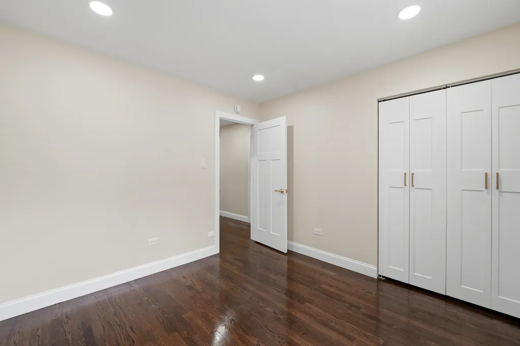 1056 West 107th Place Chicago IL 60643