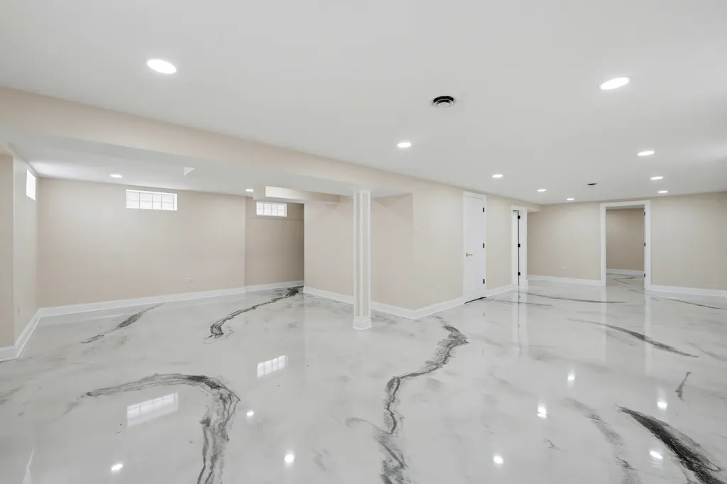 1056 West 107th Place Chicago IL 60643