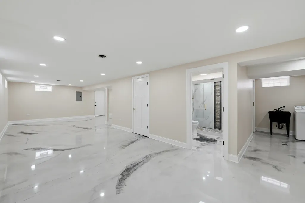 1056 West 107th Place Chicago IL 60643