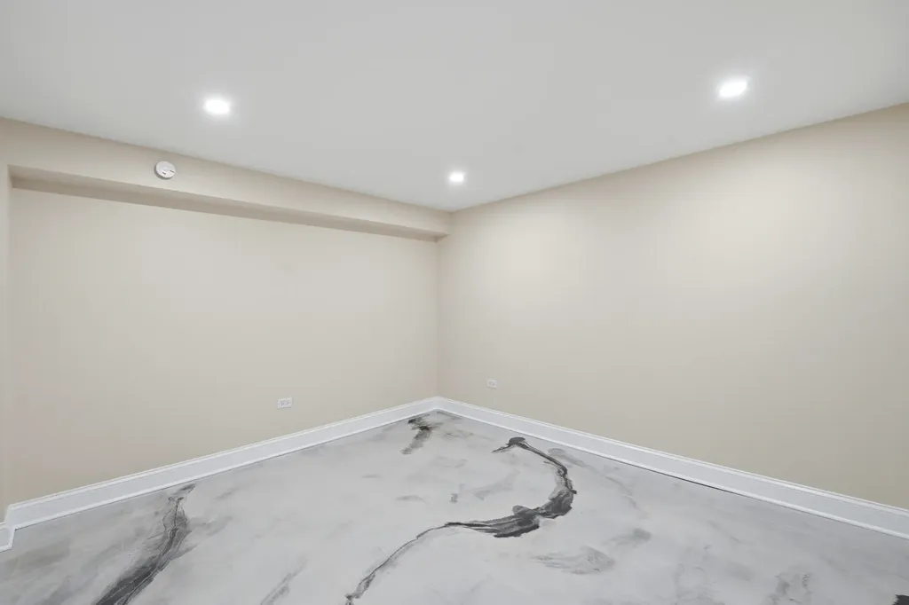 1056 West 107th Place Chicago IL 60643