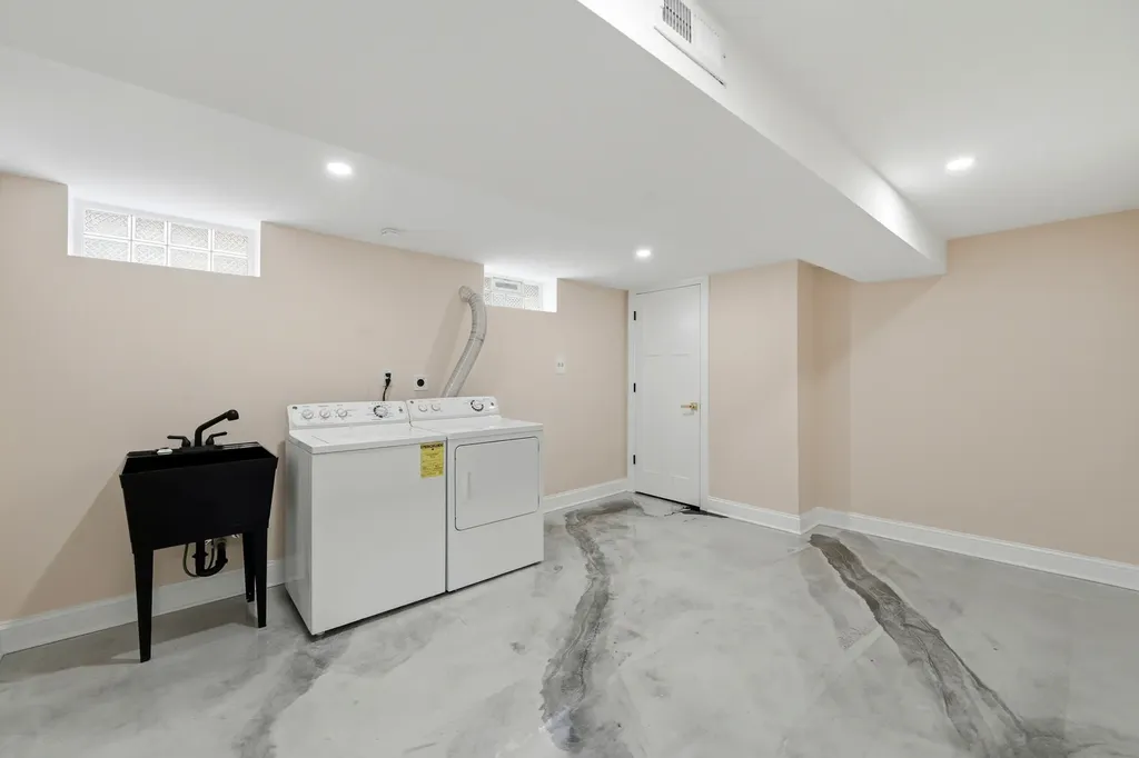 1056 West 107th Place Chicago IL 60643