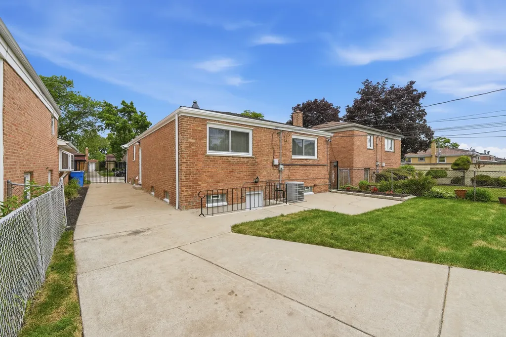 1056 West 107th Place Chicago IL 60643