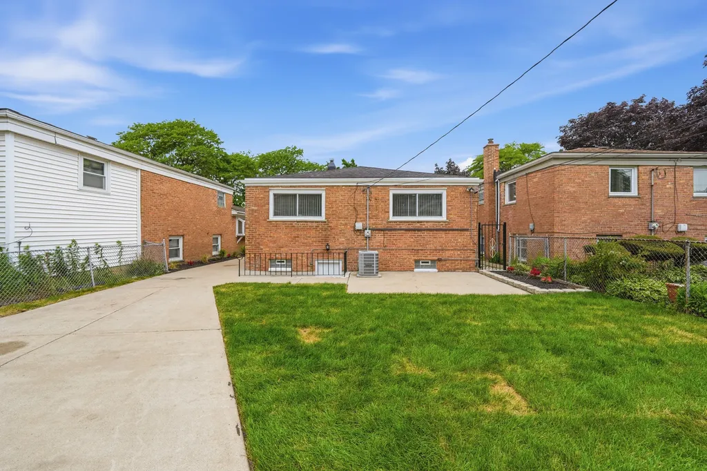 1056 West 107th Place Chicago IL 60643