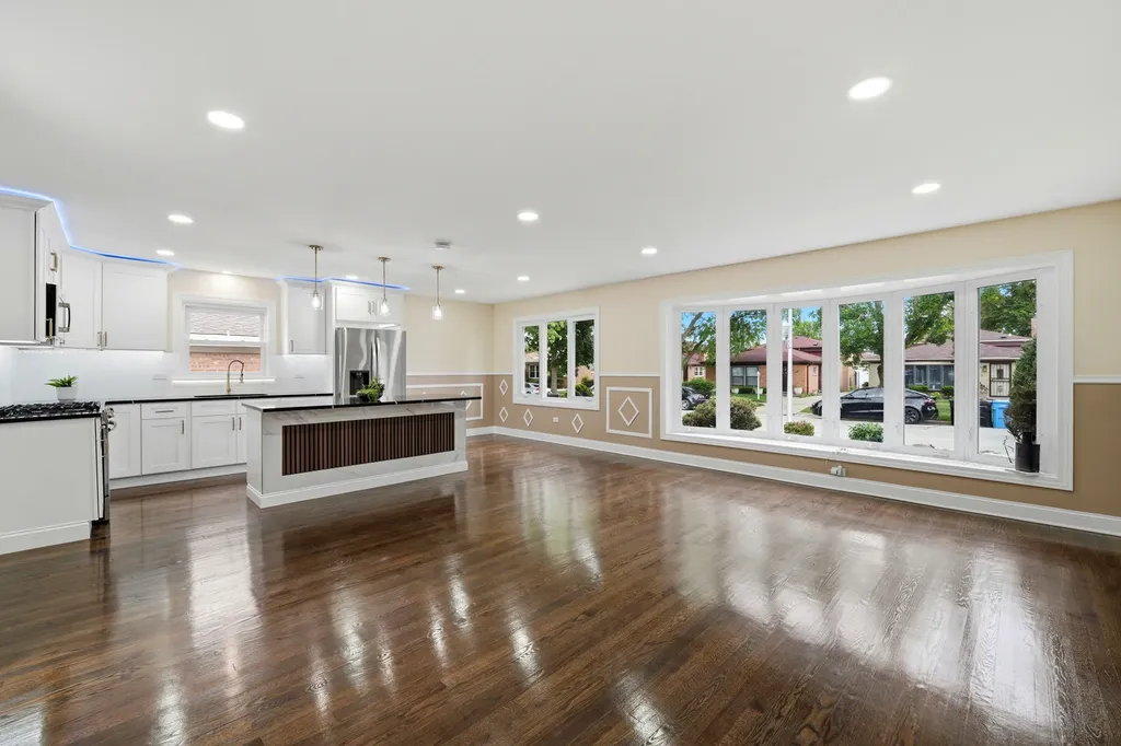 1056 West 107th Place Chicago IL 60643