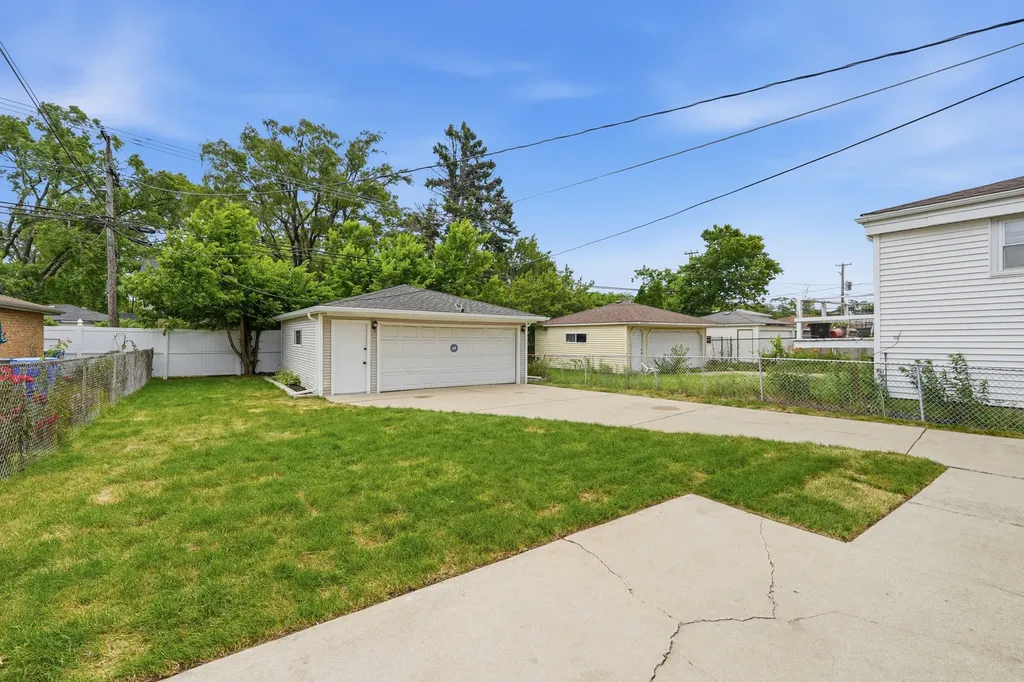 1056 West 107th Place Chicago IL 60643
