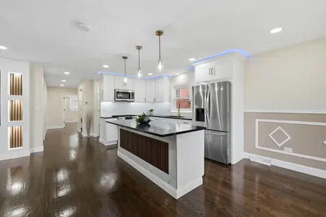 1056 West 107th Place Chicago IL 60643