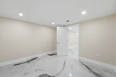 1056 West 107th Place Chicago IL 60643