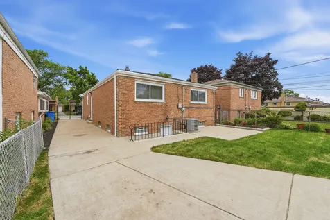 1056 West 107th Place Chicago IL 60643