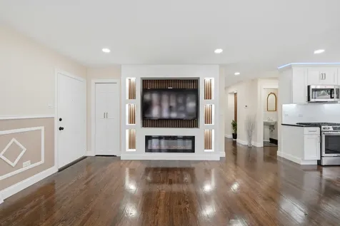 1056 West 107th Place Chicago IL 60643