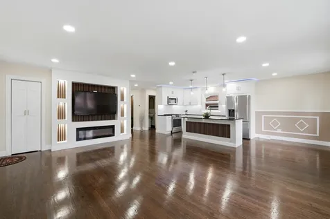 1056 West 107th Place Chicago IL 60643