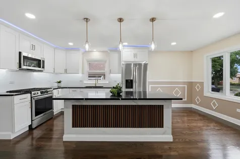 1056 West 107th Place Chicago IL 60643