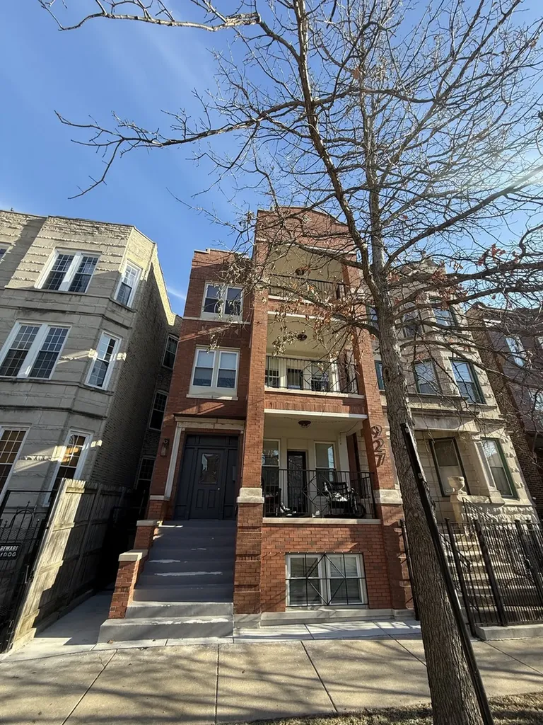 927 North Mozart Street Chicago IL 60622
