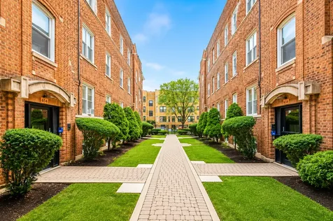 658 West Oakdale Avenue Chicago IL 60657