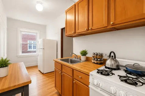 658 West Oakdale Avenue Chicago IL 60657