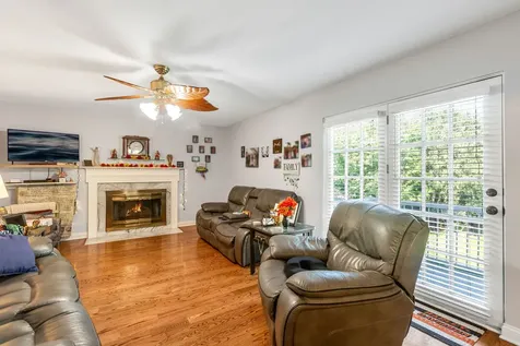 1898 Mcrae Lane Mundelein IL 60060