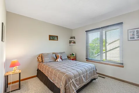1898 Mcrae Lane Mundelein IL 60060