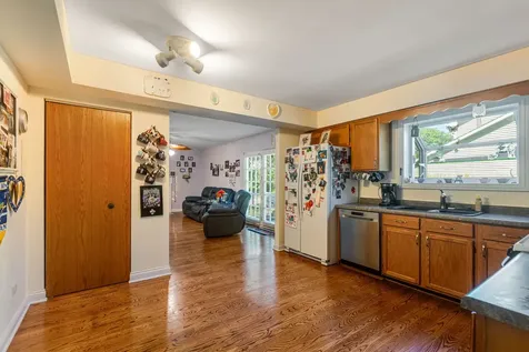 1898 Mcrae Lane Mundelein IL 60060
