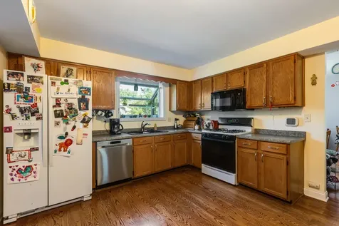1898 Mcrae Lane Mundelein IL 60060