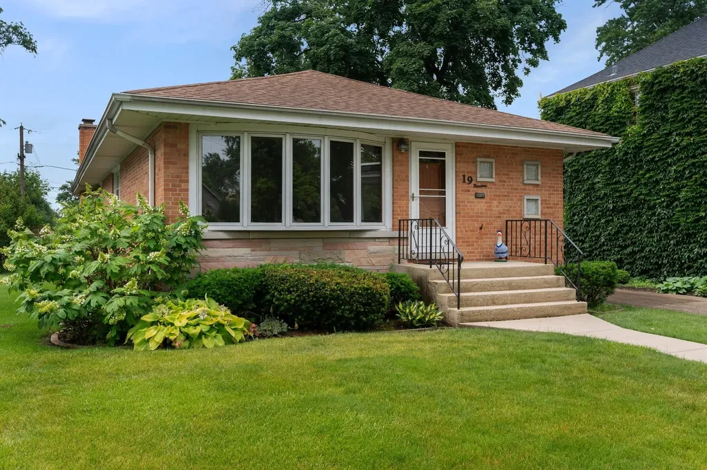 19 West Adams Street Villa Park IL 60181