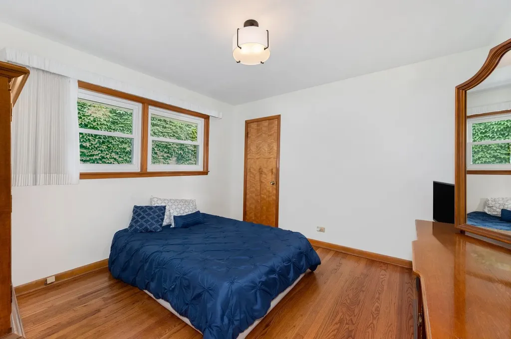 19 West Adams Street Villa Park IL 60181