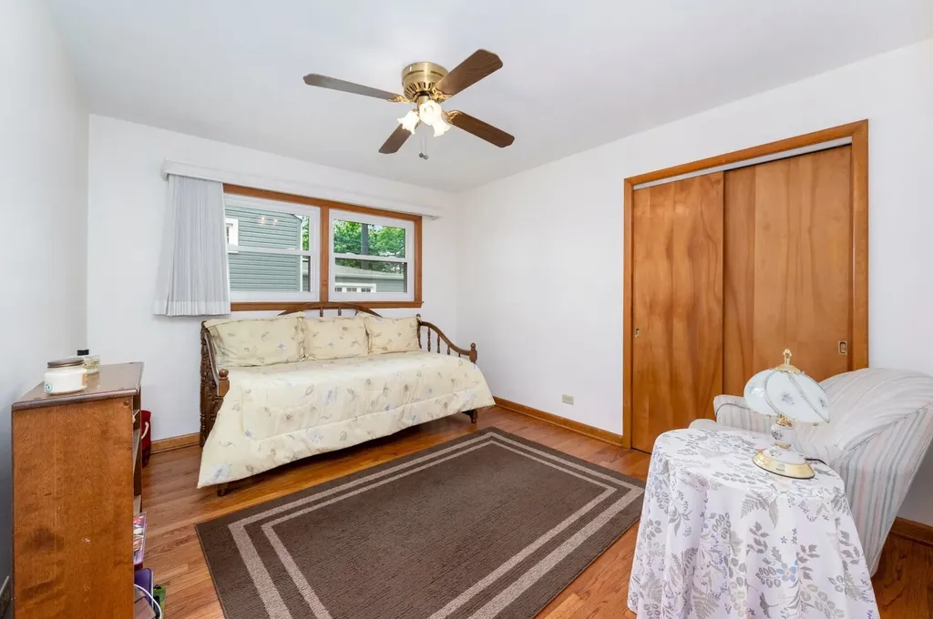 19 West Adams Street Villa Park IL 60181