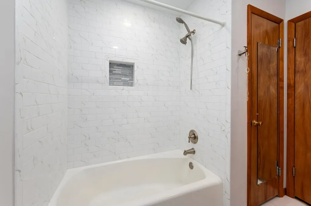 19 West Adams Street Villa Park IL 60181