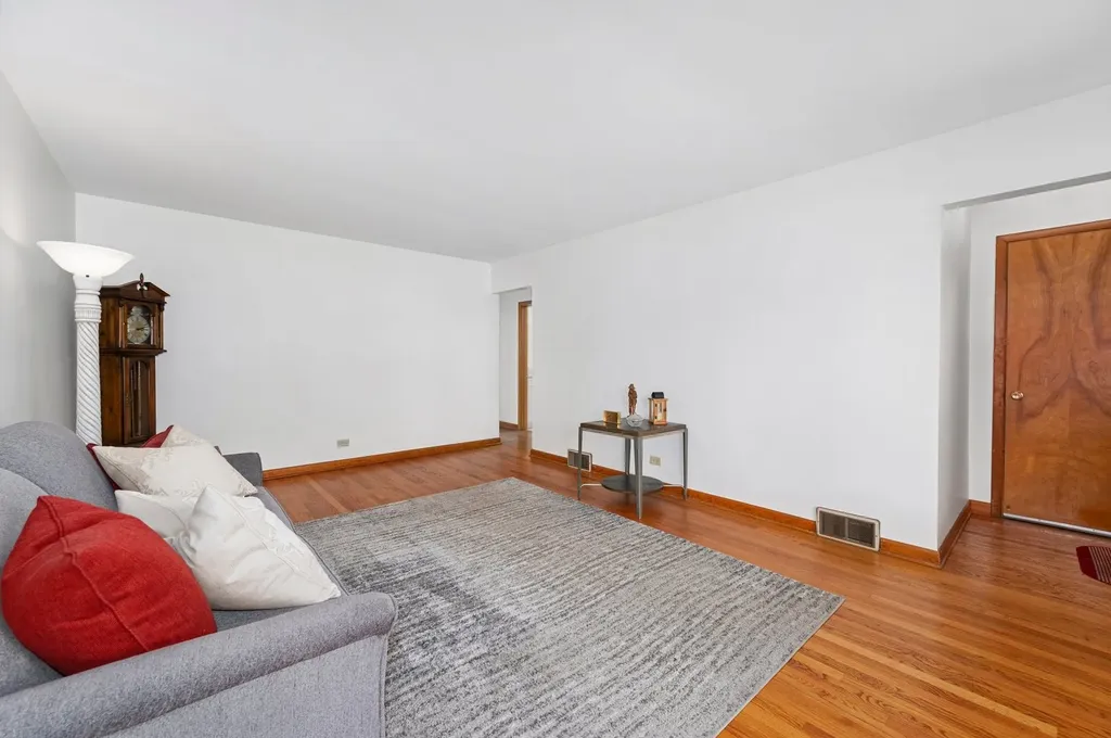19 West Adams Street Villa Park IL 60181