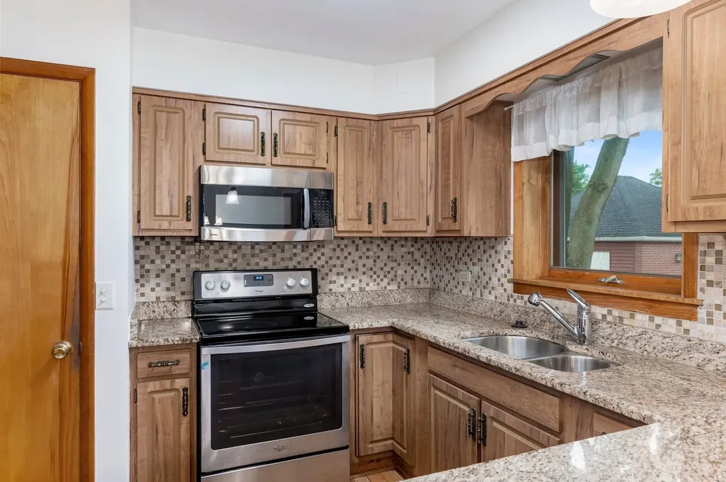 19 West Adams Street Villa Park IL 60181