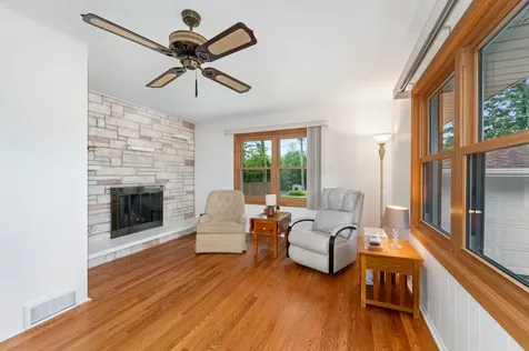 19 West Adams Street Villa Park IL 60181