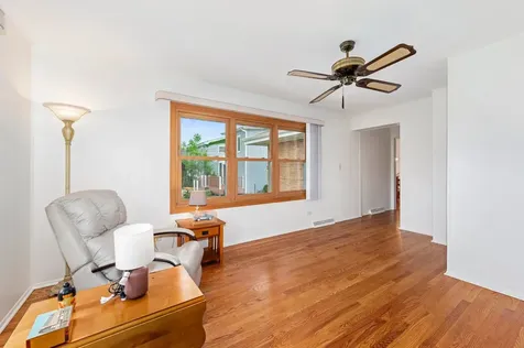 19 West Adams Street Villa Park IL 60181