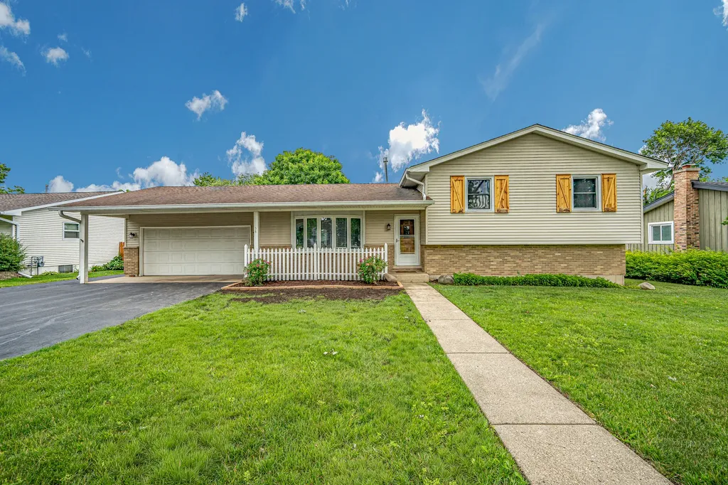 58 Woodview Lane Algonquin IL 60102