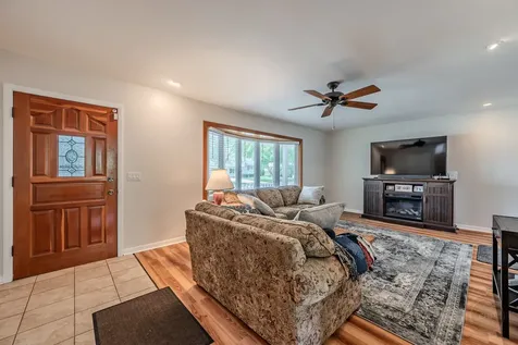 58 Woodview Lane Algonquin IL 60102