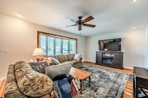 58 Woodview Lane Algonquin IL 60102
