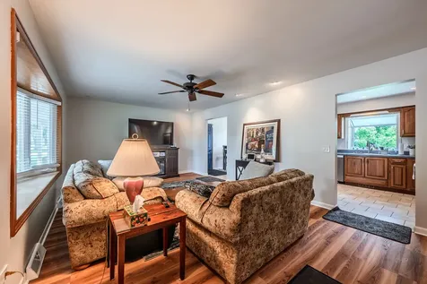 58 Woodview Lane Algonquin IL 60102