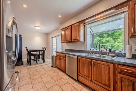 58 Woodview Lane Algonquin IL 60102
