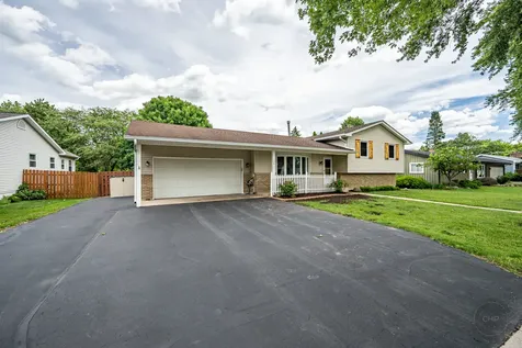 58 Woodview Lane Algonquin IL 60102