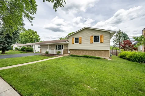 58 Woodview Lane Algonquin IL 60102