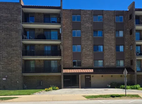828 Graceland Avenue Des Plaines IL 60016
