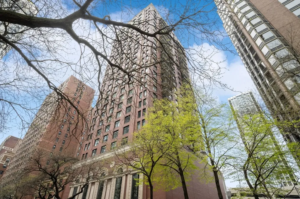 1122 North Dearborn Street Chicago IL 60610