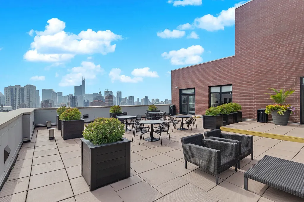 1122 North Dearborn Street Chicago IL 60610