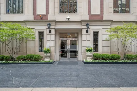 1122 North Dearborn Street Chicago IL 60610
