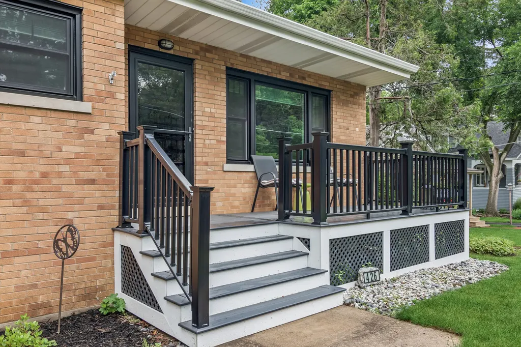 426 Concord Avenue Fox River Grove IL 60021