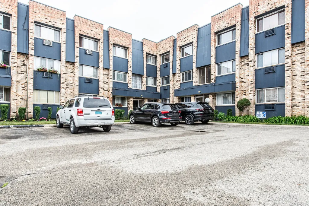 8641.5 West Foster Avenue Chicago IL 60656